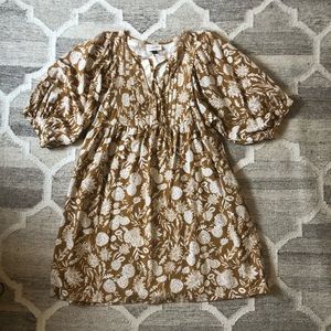 Universal Thread Boho Dress size M, Gold and White Floral Paisley